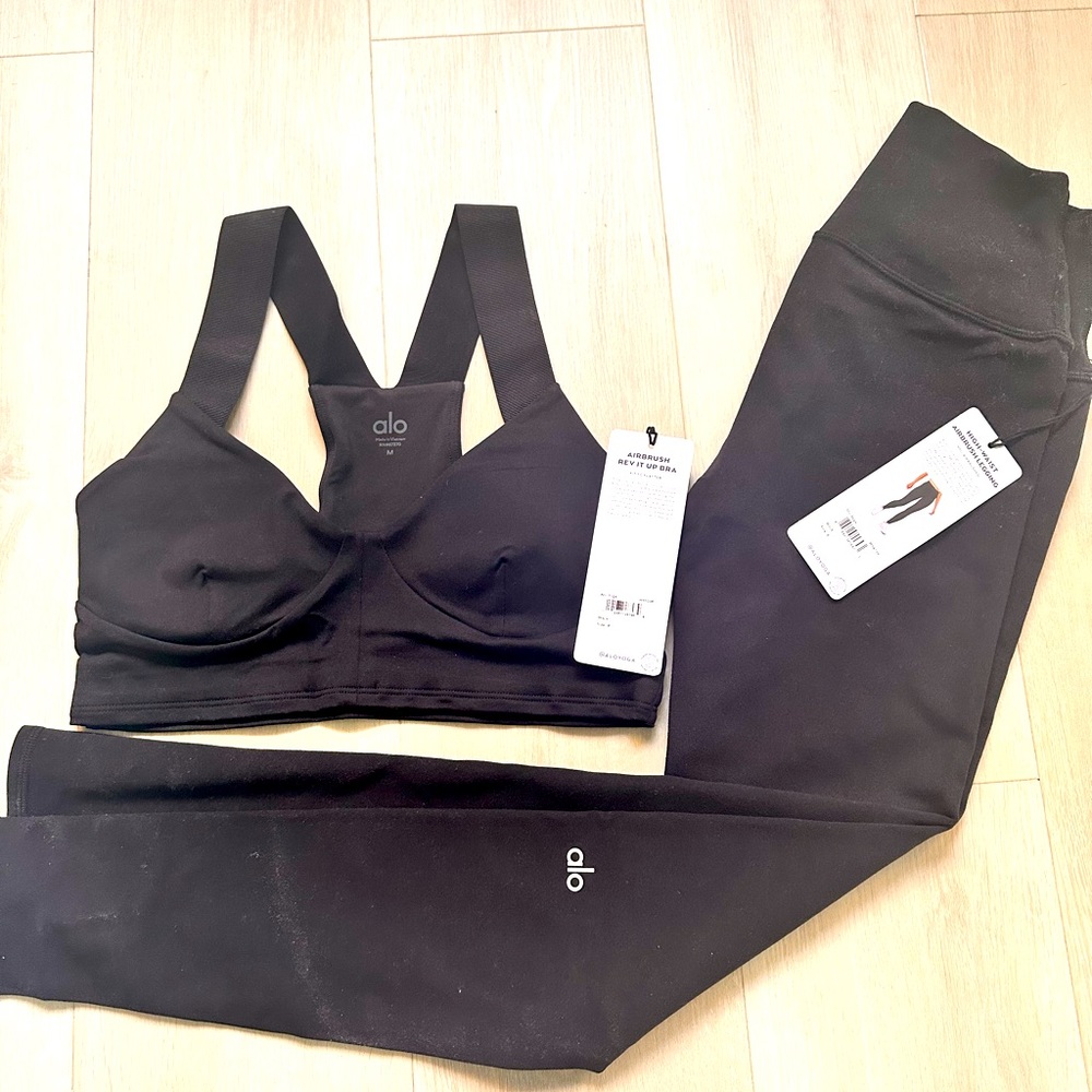 med Alo Airbrush Rev it up Bra/High Waist Airbrush Leggings Size Small. NWT